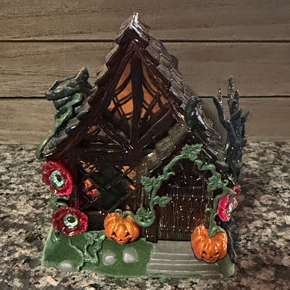 Bath & Body Works Light up Halloween Village House wallflower plug in